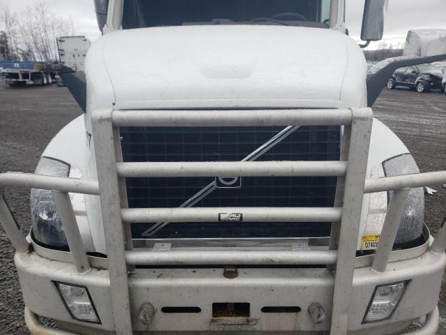 2017 Volvo Vn მანქანა იყიდება აუქციონზე, vin: 4V4NC9EH5HN951281, აუქციონის ნომერი: 44420354