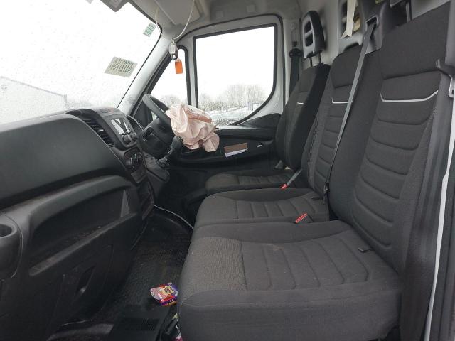 43727754 :رقم المزاد ، ZCFCL35A205504343 vin ، 2022 Ivec Daily 35s1 مزاد بيع