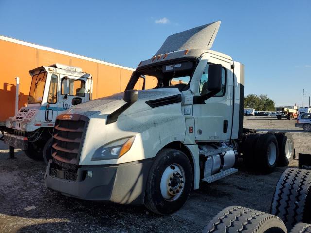 45698765 :رقم المزاد ، 3AKJHLDV4MSMS2942 vin ، 2021 Freightliner Cascadia 126 مزاد بيع
