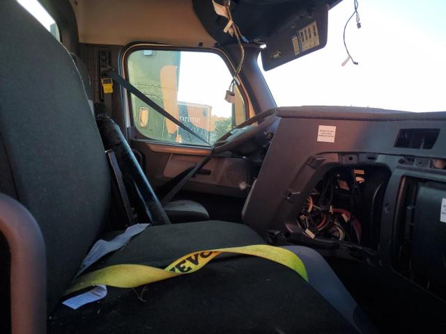 45698765 :رقم المزاد ، 3AKJHLDV4MSMS2942 vin ، 2021 Freightliner Cascadia 126 مزاد بيع