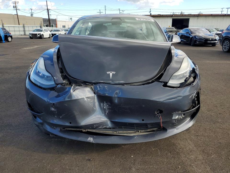 78172845 :رقم المزاد ، 5YJ3E1EA8JF077689 vin ، 2018 Tesla Model 3 مزاد بيع