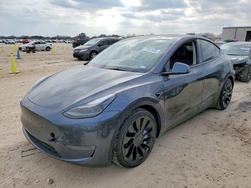 Auction sale of the 2022 Tesla Model Y, vin: 7SAYGDEF4NF451978, lot number: 77557475