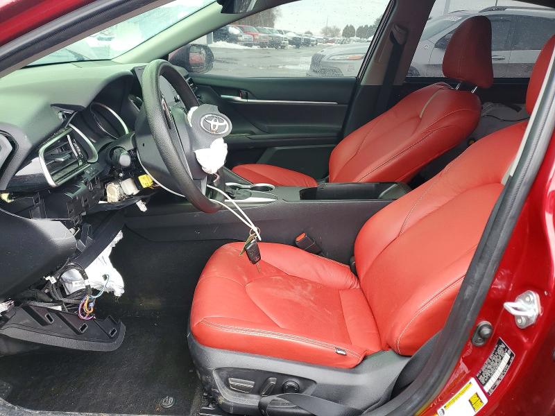 76821145 :رقم المزاد ، 4T1C11AK1MU556019 vin ، 2021 Toyota Camry مزاد بيع