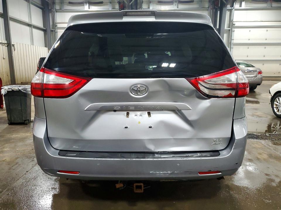 Продаж на аукціоні авто 2018 Toyota Sienna, vin: 5TDDZ3DC0JS203837, номер лоту: 75191445