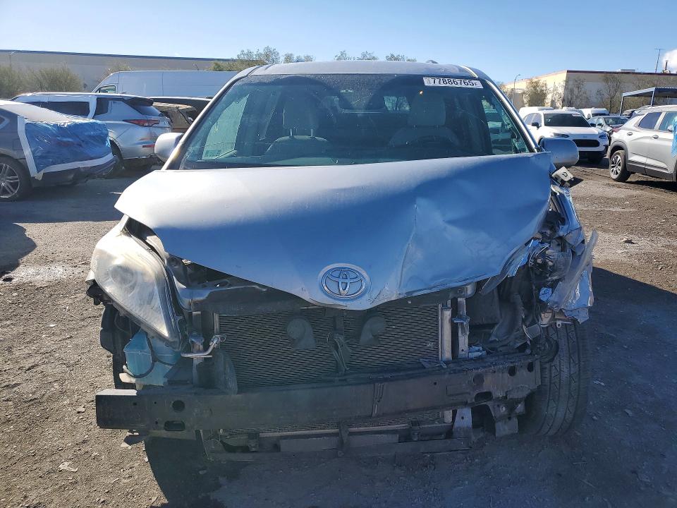 77886765 :رقم المزاد ، 5TDKK3DC4FS610675 vin ، 2015 Toyota Sienna مزاد بيع