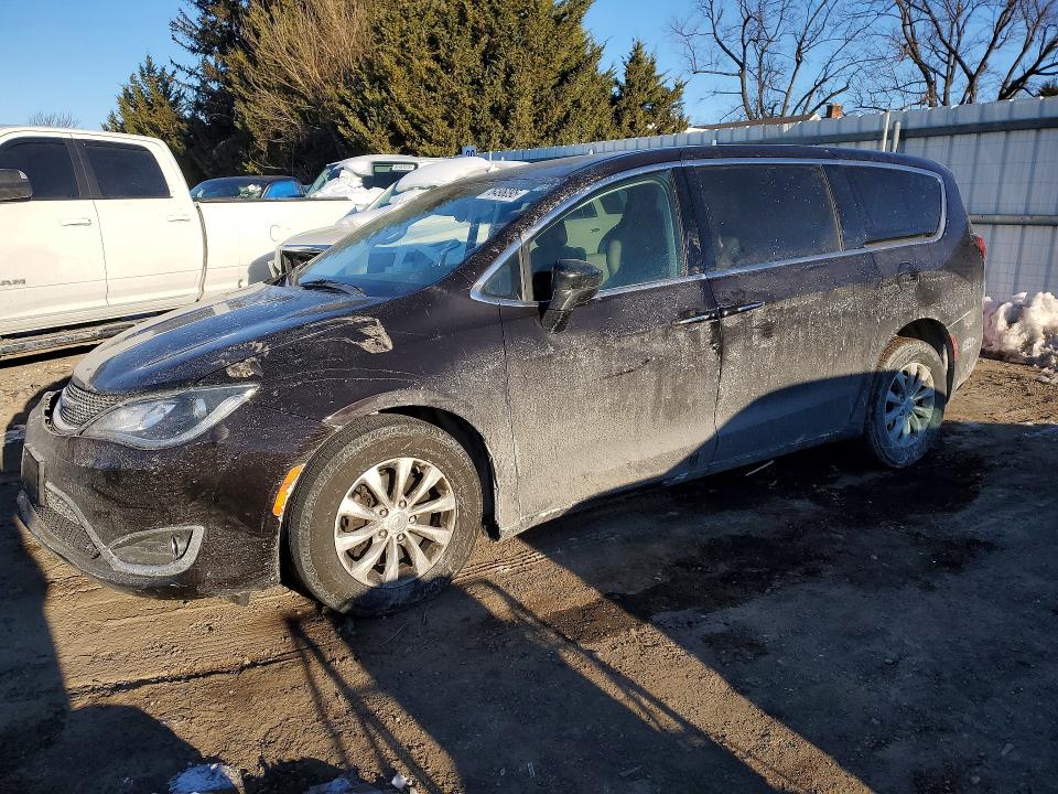 Продаж на аукціоні авто 2018 Chrysler Pacifica, vin: 2C4RC1FG2JR279144, номер лоту: 76496095