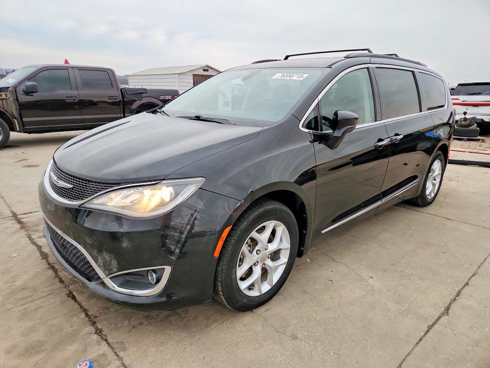 76556715 :رقم المزاد ، 2C4RC1BG6HR668580 vin ، 2017 Chrysler Pacifica مزاد بيع