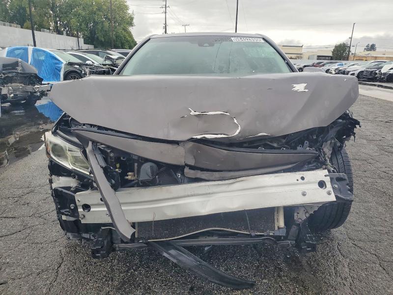 98452895 :رقم المزاد ، 4T1B11HK6JU132185 vin ، 2018 Toyota Camry مزاد بيع