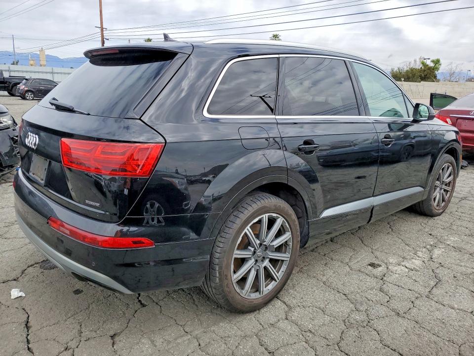 78300665 :رقم المزاد ، WA1LHAF71JD039894 vin ، 2018 Audi Q7 مزاد بيع