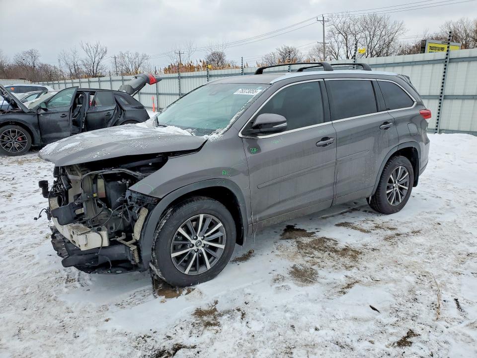 Продаж на аукціоні авто 2018 Toyota Highlander, vin: 5TDJZRFH1JS899171, номер лоту: 75373055
