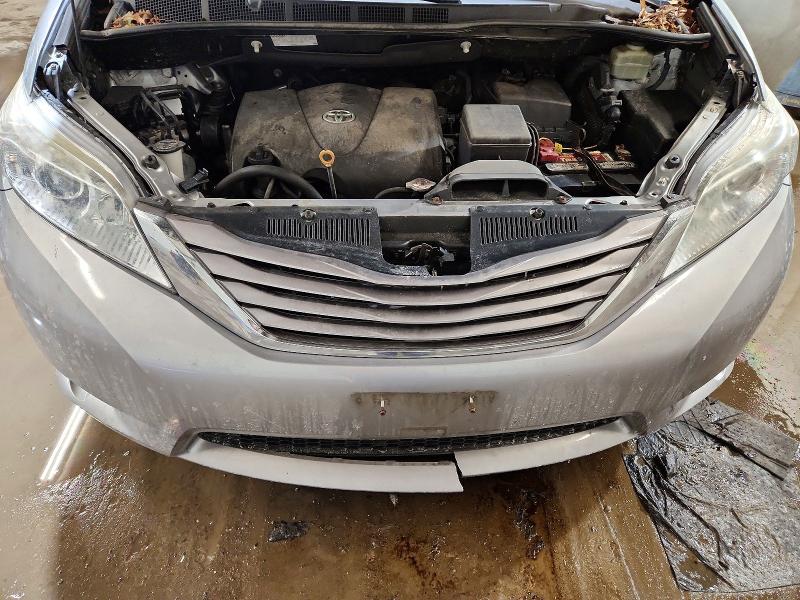 77319025 :رقم المزاد ، 5TDDZ3DC0HS159610 vin ، 2017 Toyota Sienna مزاد بيع