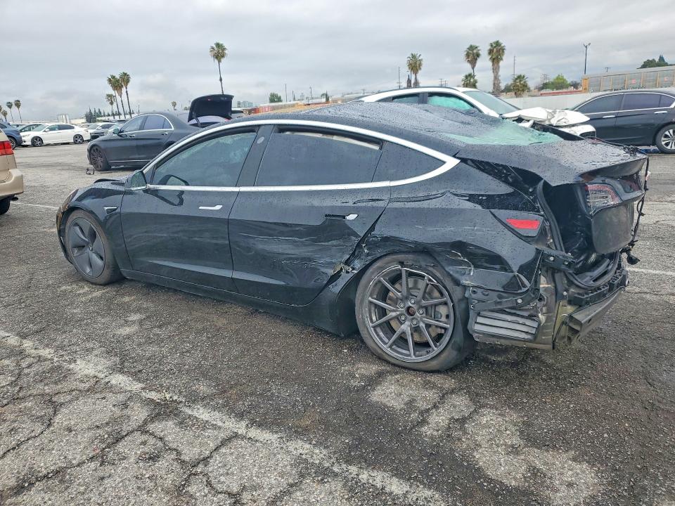 Продажа на аукционе авто 2018 Tesla Model 3, vin: 5YJ3E1EB2JF112476, номер лота: 77765195