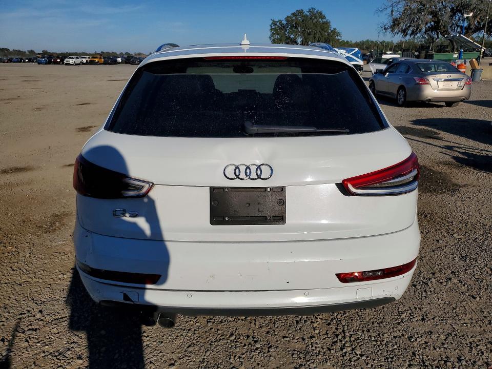 2015 Audi Q3 მანქანა იყიდება აუქციონზე, vin: WA1FFCFS7FR010686, აუქციონის ნომერი: 78221245