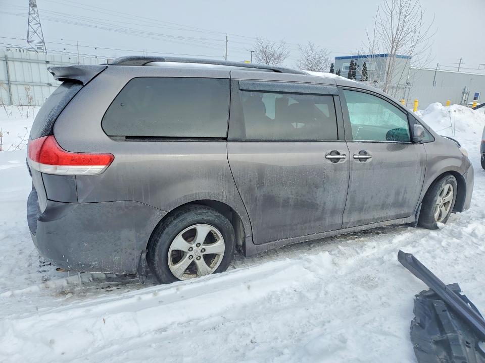 74651555 :رقم المزاد ، 5TDXZ3DCXKS972828 vin ، 2019 Toyota Sienna مزاد بيع
