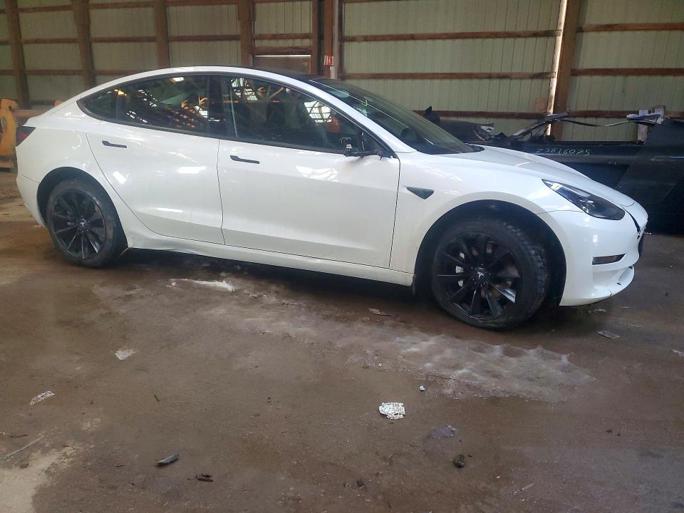 72162025 :رقم المزاد ، 5YJ3E1EAXMF985923 vin ، 2021 Tesla Model 3 مزاد بيع
