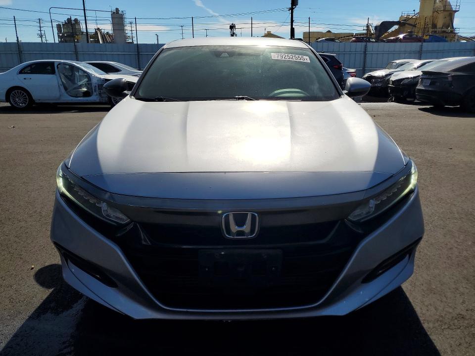 79252555 :رقم المزاد ، 1HGCV1F3XJA056448 vin ، 2018 Honda Accord مزاد بيع