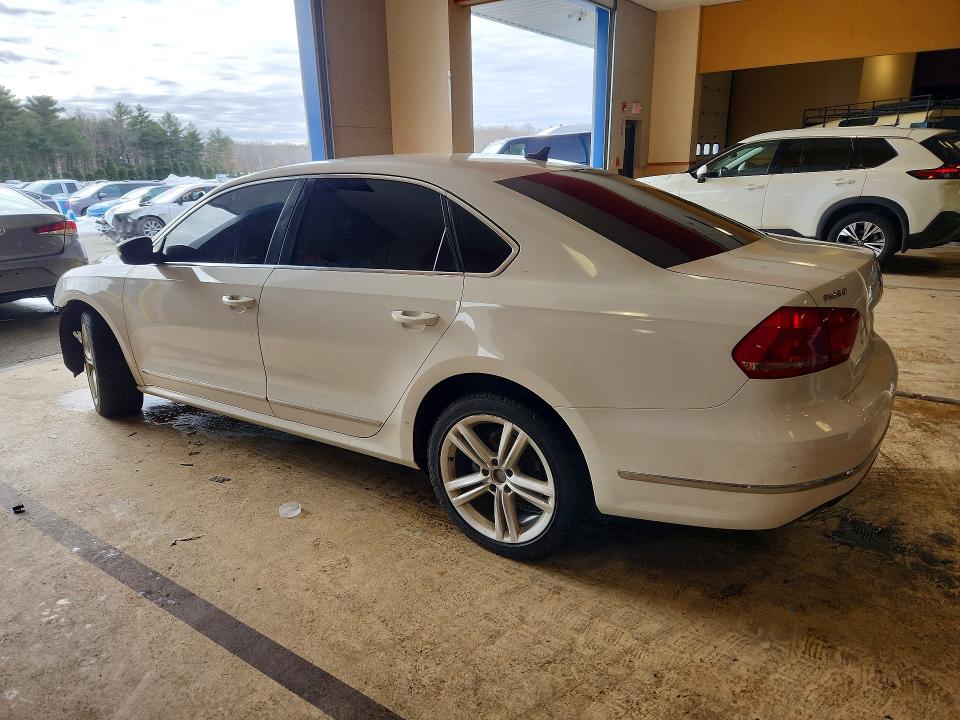 77930395 :رقم المزاد ، 1VWCN7A32DC111845 vin ، 2013 Volkswagen Passat مزاد بيع