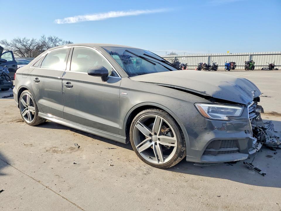 Продаж на аукціоні авто 2018 Audi A3, vin: WAUGUGFF8J1073908, номер лоту: 76938585