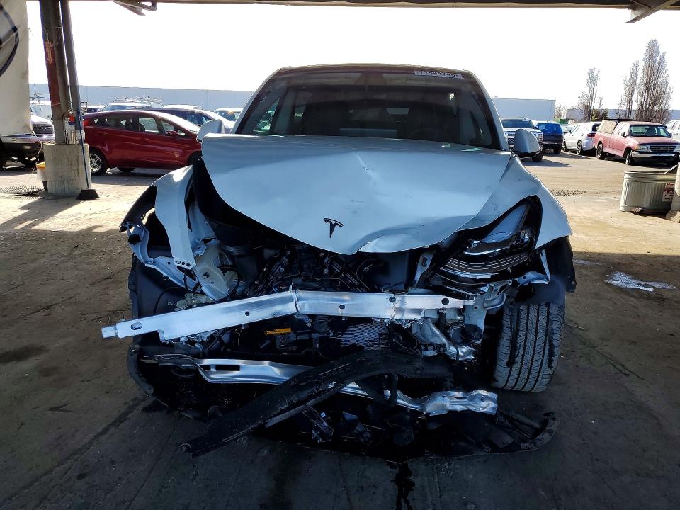 77594745 :رقم المزاد ، 5YJYGDEEXMF255353 vin ، 2021 Tesla Model Y مزاد بيع
