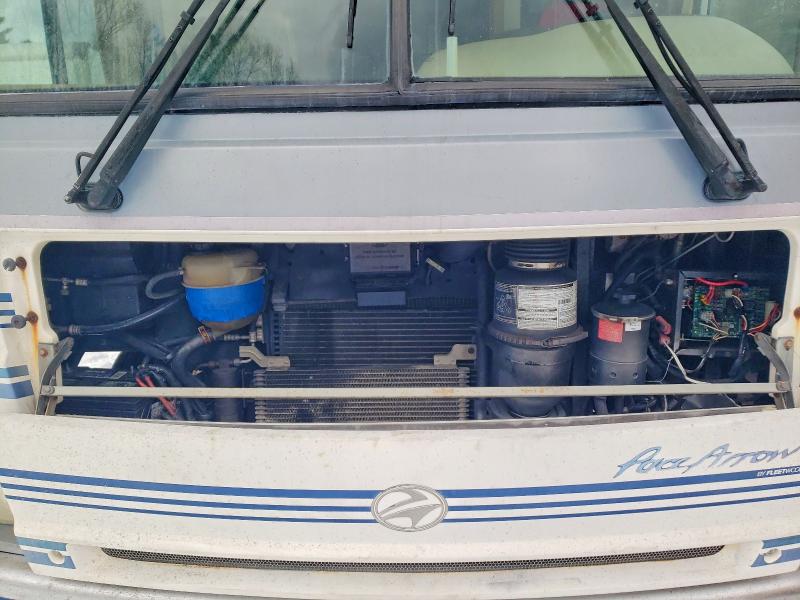 49512636 :رقم المزاد ، 3FCNF53S3XJA17527 vin ، 1999 Fleetwood Motor Home مزاد بيع
