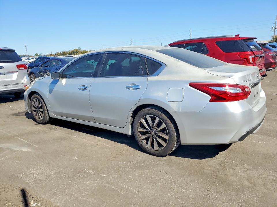 2017 Nissan Altima მანქანა იყიდება აუქციონზე, vin: 1N4AL3AP2HC167257, აუქციონის ნომერი: 77359755