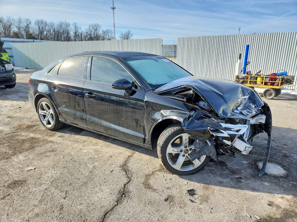 Продажа на аукционе авто 2017 Audi A3, vin: WAUAUGFFXH1080018, номер лота: 76046105