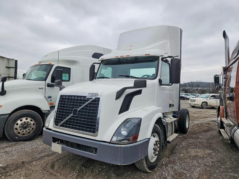 2017 Volvo Vnl მანქანა იყიდება აუქციონზე, vin: 4V4N39TG6HN988043, აუქციონის ნომერი: 77530365