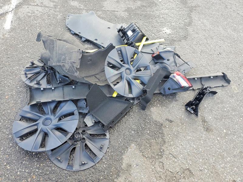 2024 Tesla Model Y მანქანა იყიდება აუქციონზე, vin: 7SAYGAEE2RF125057, აუქციონის ნომერი: 77789465