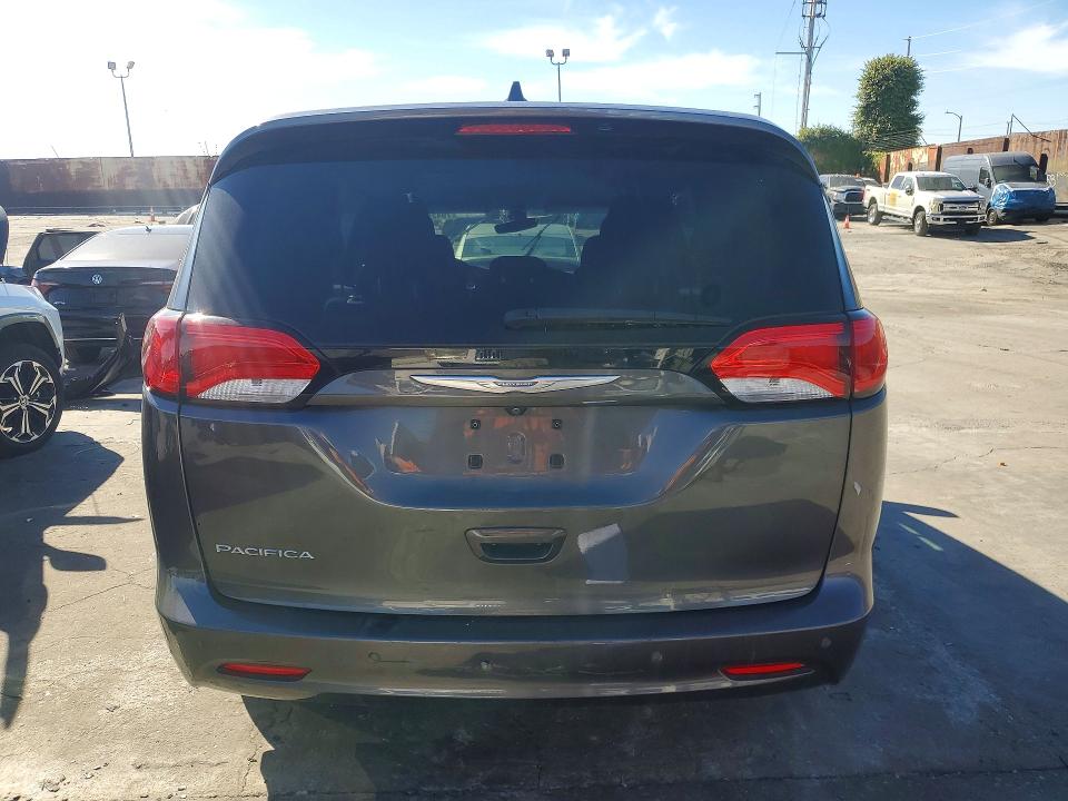 Продажа на аукционе авто 2018 Chrysler Pacifica, vin: 2C4RC1CG5JR113446, номер лота: 79429465