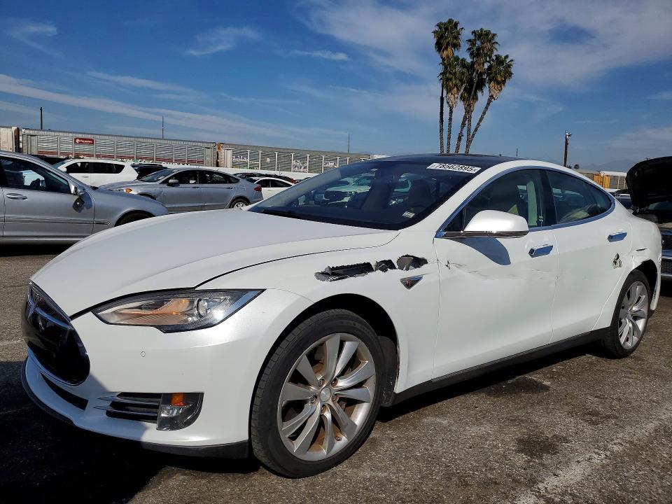 2014 Tesla Model S მანქანა იყიდება აუქციონზე, vin: 5YJSA1S13EFP32407, აუქციონის ნომერი: 78562895