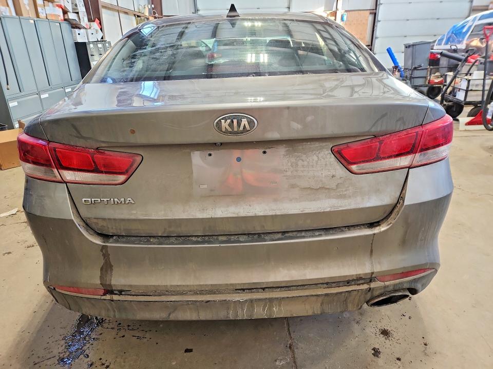 77672735 :رقم المزاد ، 5XXGT4L32JG180875 vin ، 2018 Kia Optima مزاد بيع