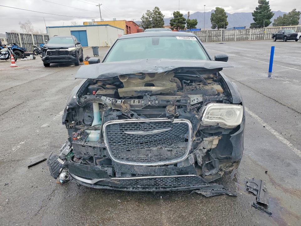 Продажа на аукционе авто 2015 Chrysler 300, vin: 2C3CCAAG0FH785943, номер лота: 77604015