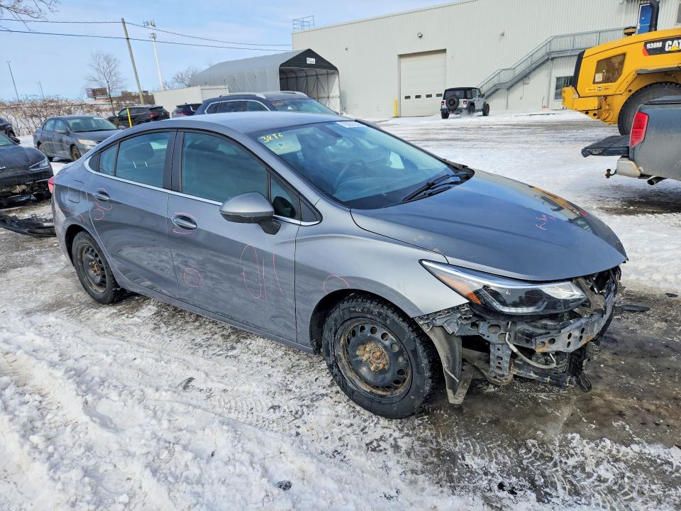 78237255 :رقم المزاد ، 1G1BE5SM8J7215358 vin ، 2018 Chevrolet Cruze مزاد بيع