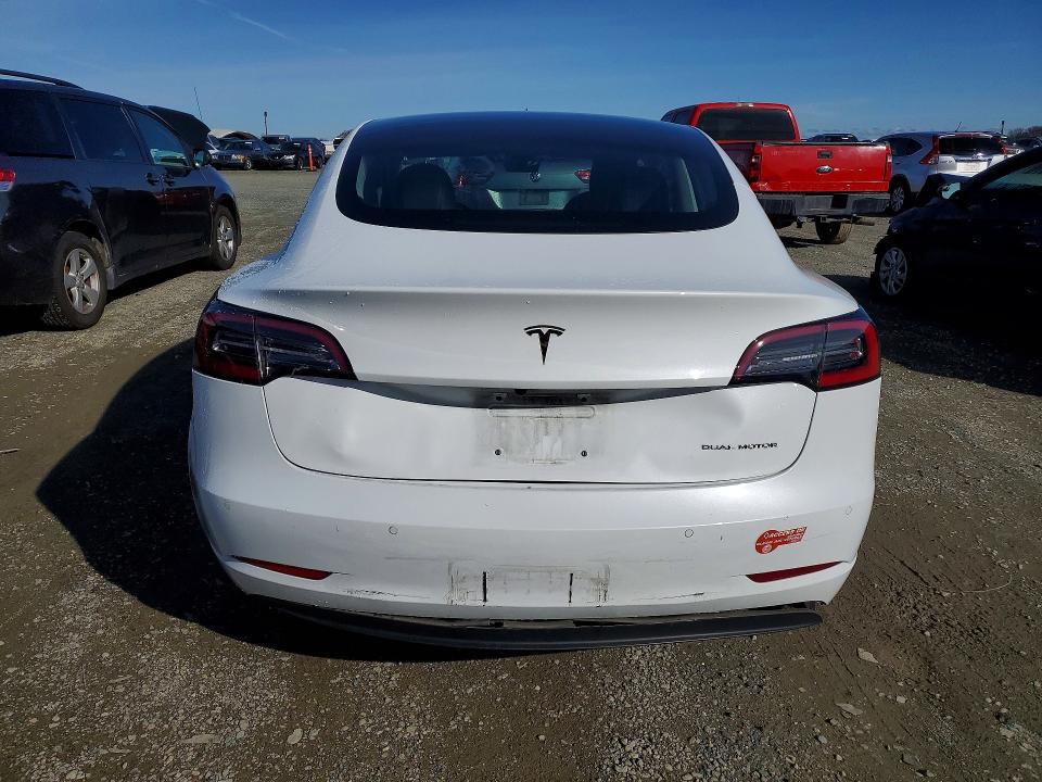 78353105 :رقم المزاد ، 5YJ3E1EB5JF093860 vin ، 2018 Tesla Model 3 مزاد بيع