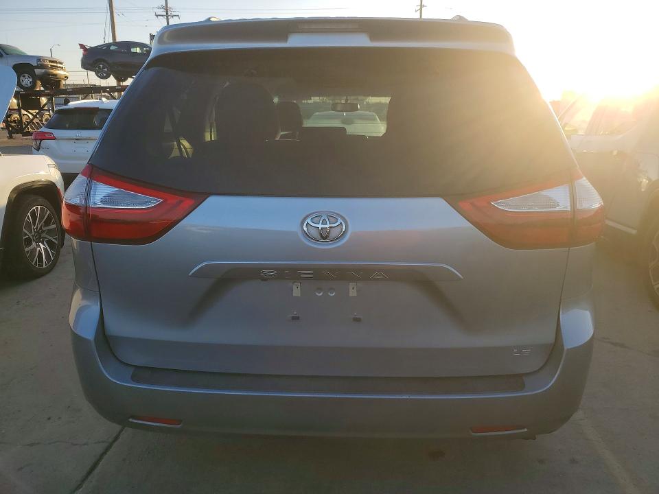 Aukcja sprzedaży 2017 Toyota Sienna Le, vin: 5TDKZ3DC3HS821719, numer aukcji: 75783935