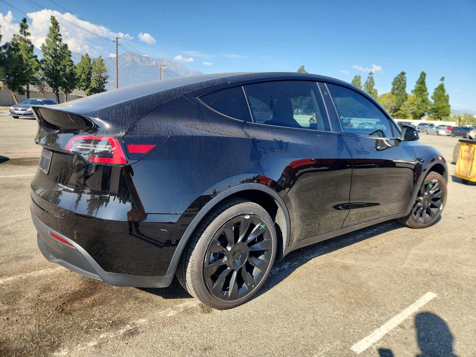76571215 :رقم المزاد ، 7SAYGDEE8NF317661 vin ، 2022 Tesla Model Y مزاد بيع