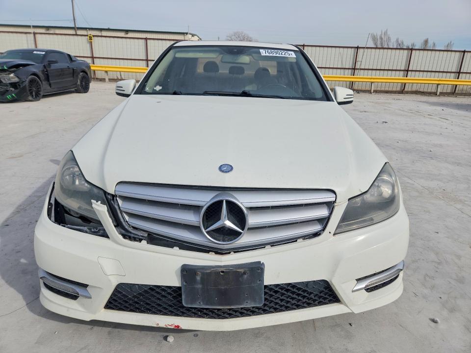 2012 Mercedes-benz C მანქანა იყიდება აუქციონზე, vin: WDDGF4HB2CR194708, აუქციონის ნომერი: 76890225