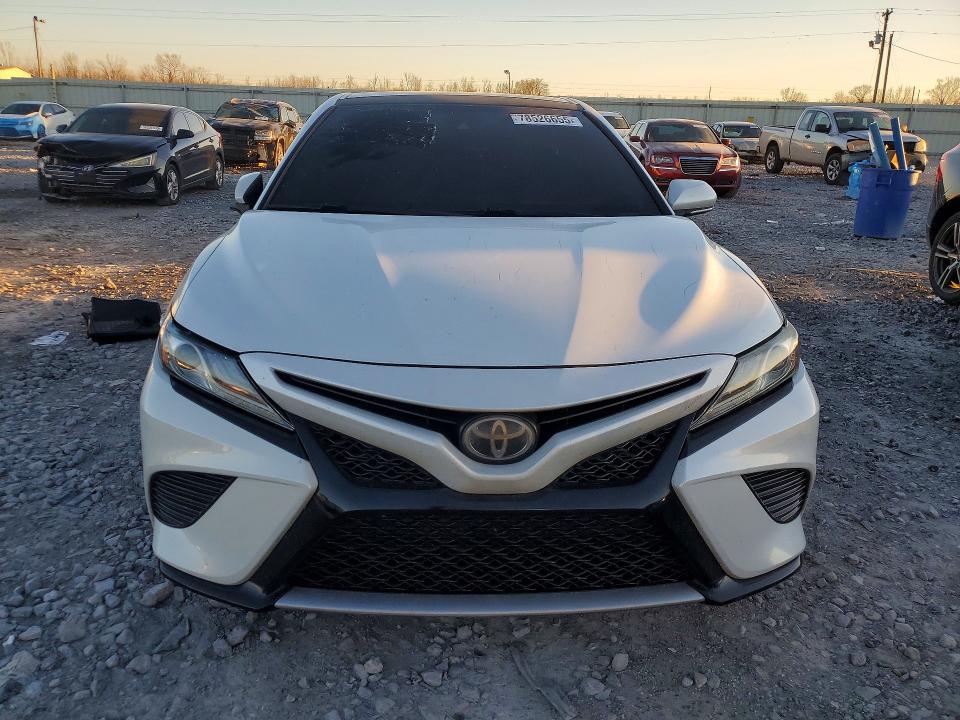 78526655 :رقم المزاد ، 4T1B61HK3KU696315 vin ، 2019 Toyota Camry مزاد بيع