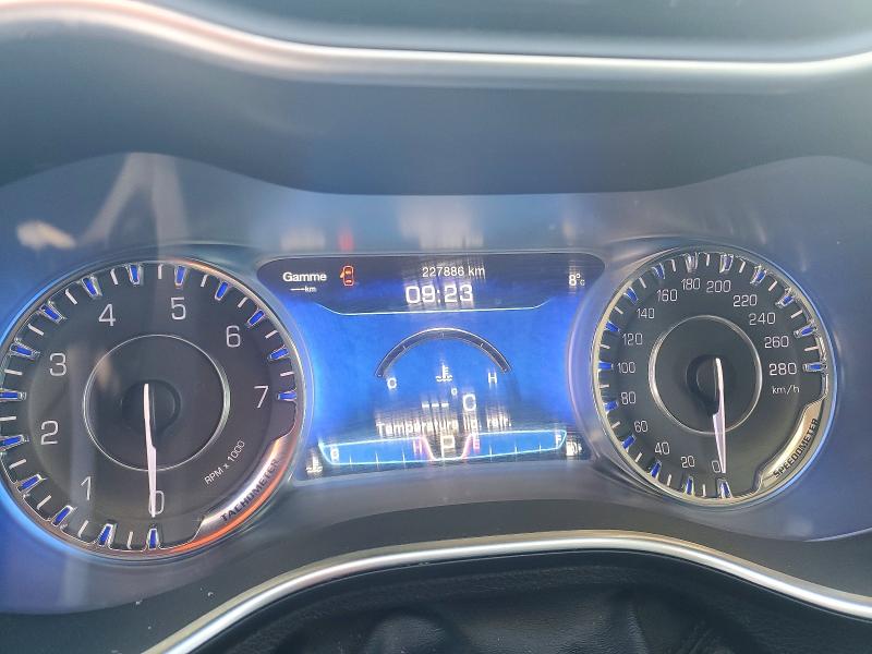 77016825 :رقم المزاد ، 1C3CCCCB9FN726698 vin ، 2015 Chrysler 200 مزاد بيع
