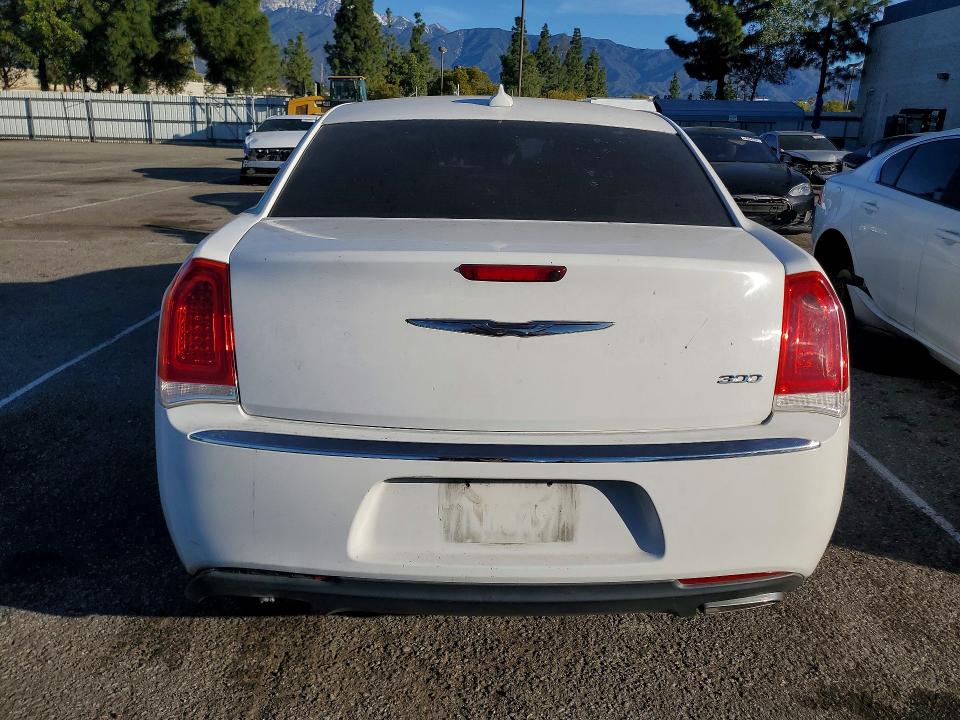 Продажа на аукционе авто 2015 Chrysler 300, vin: 2C3CCAAG2FH872212, номер лота: 79267015