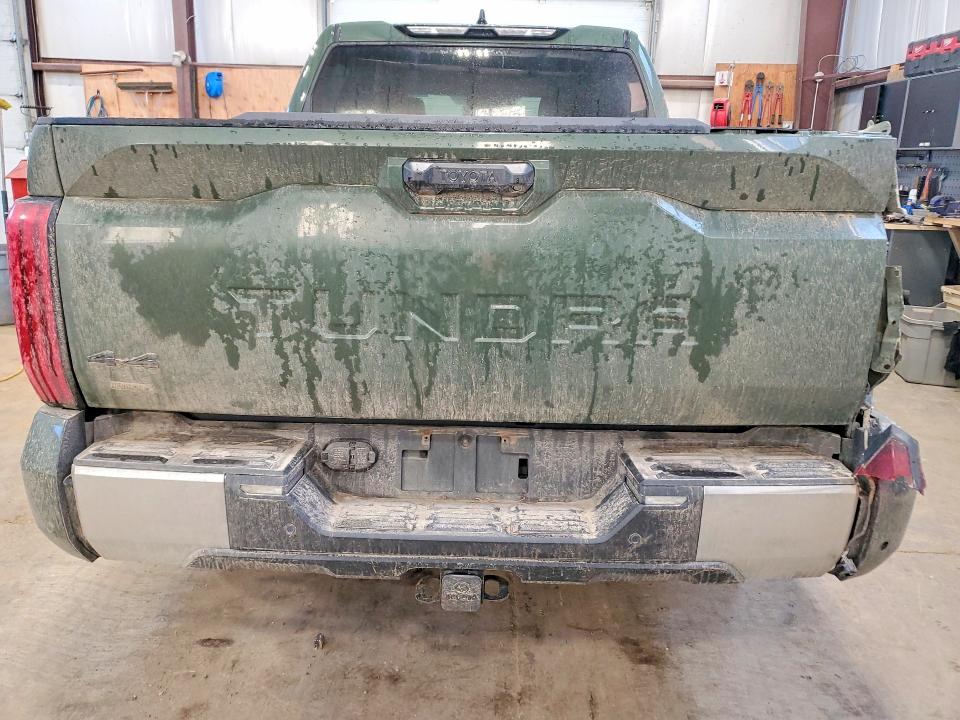 75926945 :رقم المزاد ، 5TFLA5DB4NX002058 vin ، 2022 Toyota Tundra Cre مزاد بيع