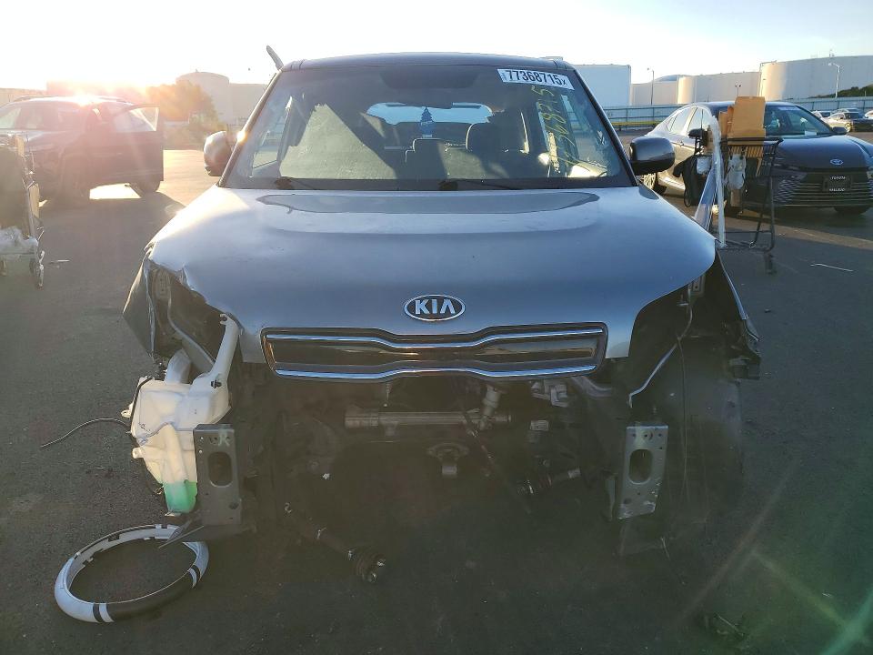 77368715 :رقم المزاد ، KNDJP3A50J7531171 vin ، 2018 Kia Soul مزاد بيع