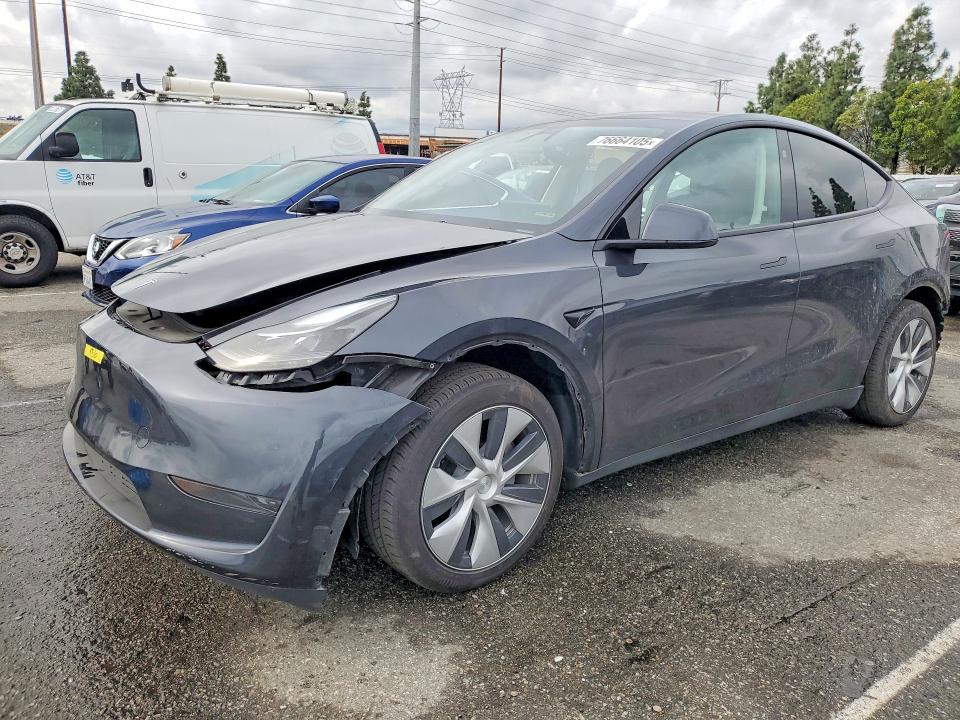 76664105 :رقم المزاد ، 7SAYGDED8RF051300 vin ، 2024 Tesla Model Y مزاد بيع