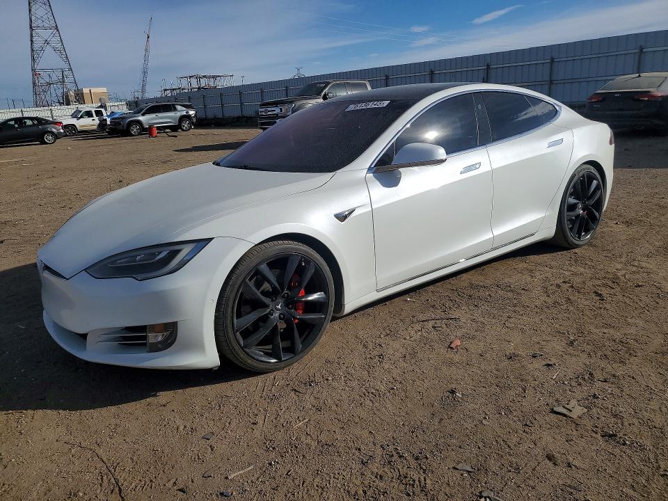 76136145 :رقم المزاد ، 5YJSA1E43KF330923 vin ، 2019 Tesla Model S مزاد بيع