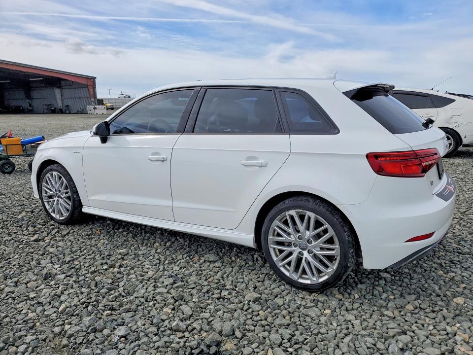 Продажа на аукционе авто 2018 Audi A3, vin: WAUUPBFF8JA054692, номер лота: 97301535