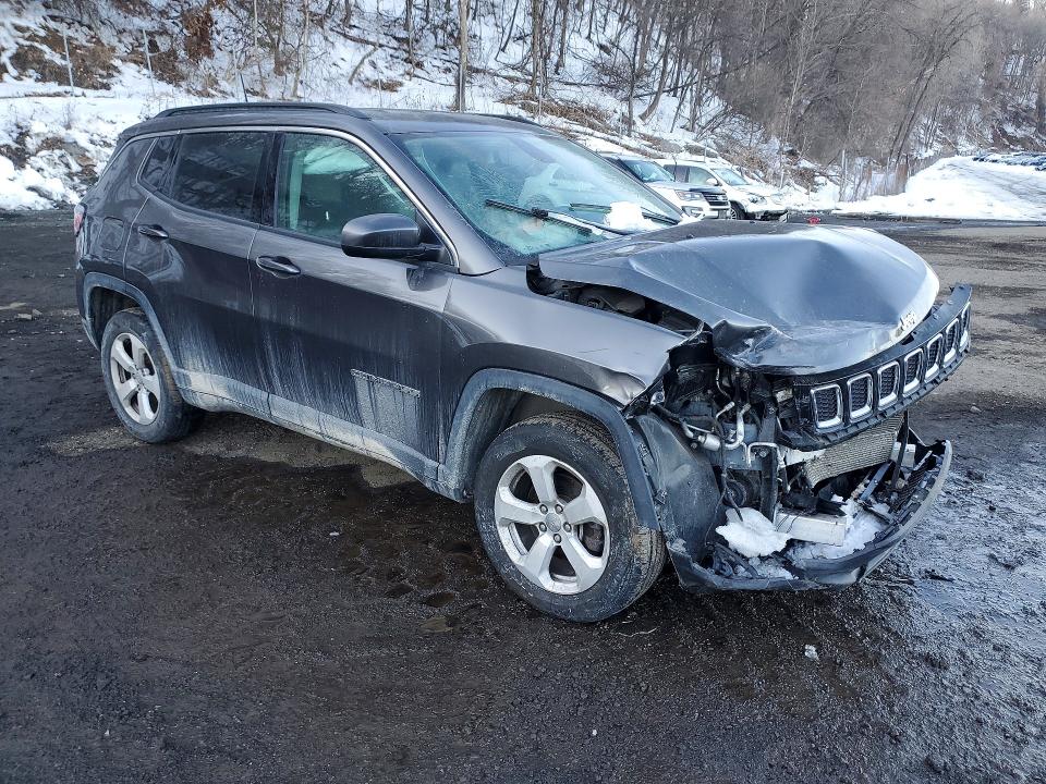 77421775 :رقم المزاد ، 3C4NJDBB8KT786659 vin ، 2019 Jeep Compass مزاد بيع