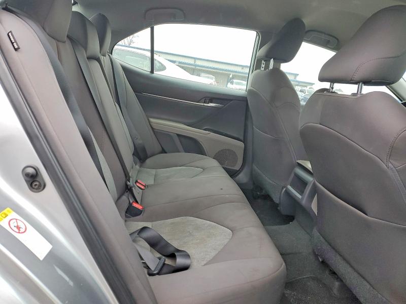 76042515 :رقم المزاد ، 4T1B11HK2KU756907 vin ، 2019 Toyota Camry مزاد بيع