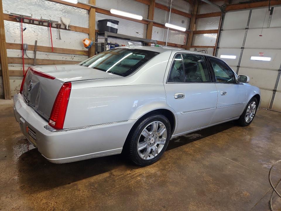 2011 Cadillac Dts მანქანა იყიდება აუქციონზე, vin: 1G6KP5ESXBU117594, აუქციონის ნომერი: 78449655
