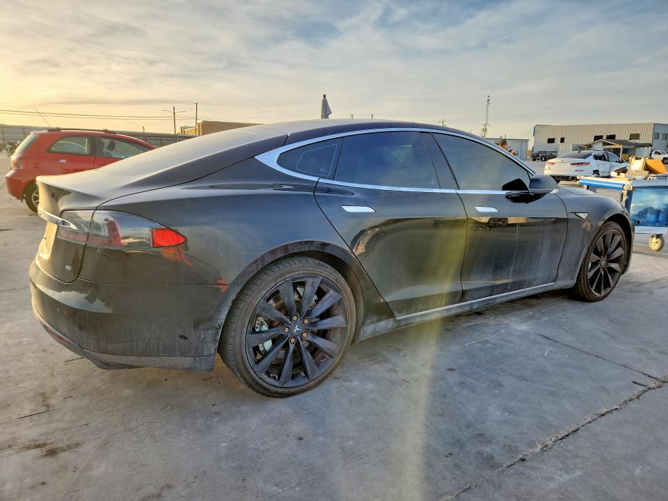 Продажа на аукционе авто 2014 Tesla Model S, vin: 5YJSA1H15EFP52715, номер лота: 78874455