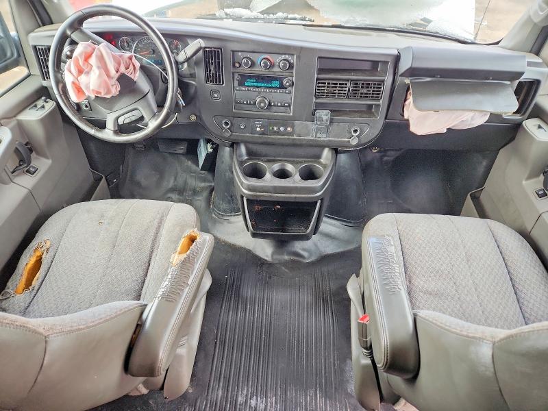 77182155 :رقم المزاد ، 1GCWGBFG4L1273317 vin ، 2020 Chevrolet Express 25 مزاد بيع